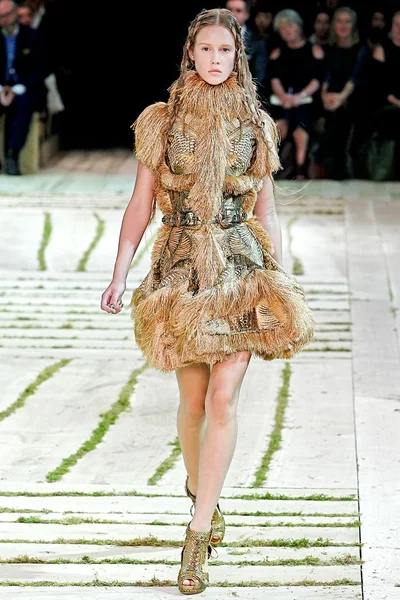 Look 19